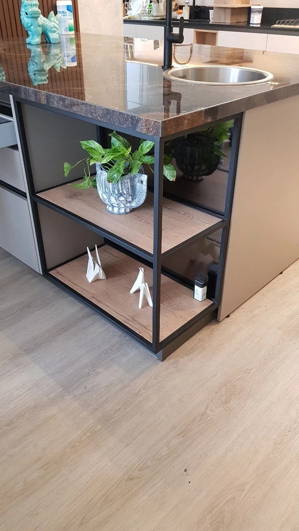 Compact Modern Kitchen